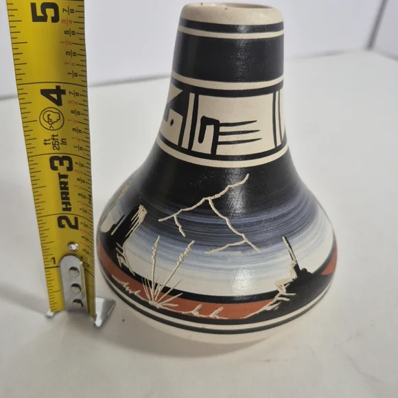 Naatsiilid Pottery Rainbow Signature Native American Navajo Vase Signed - Picture 3 of 9